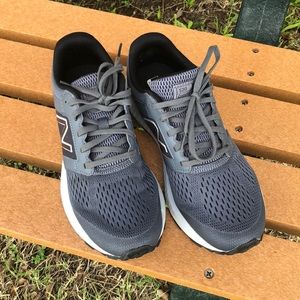 Perfect New Balance tennis shoes